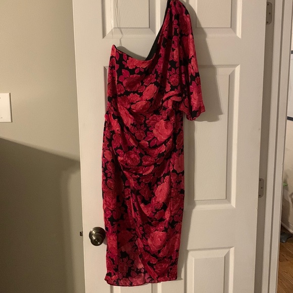 One shoulder, irregular hem, floral print dress. Size large - Picture 2 of 8